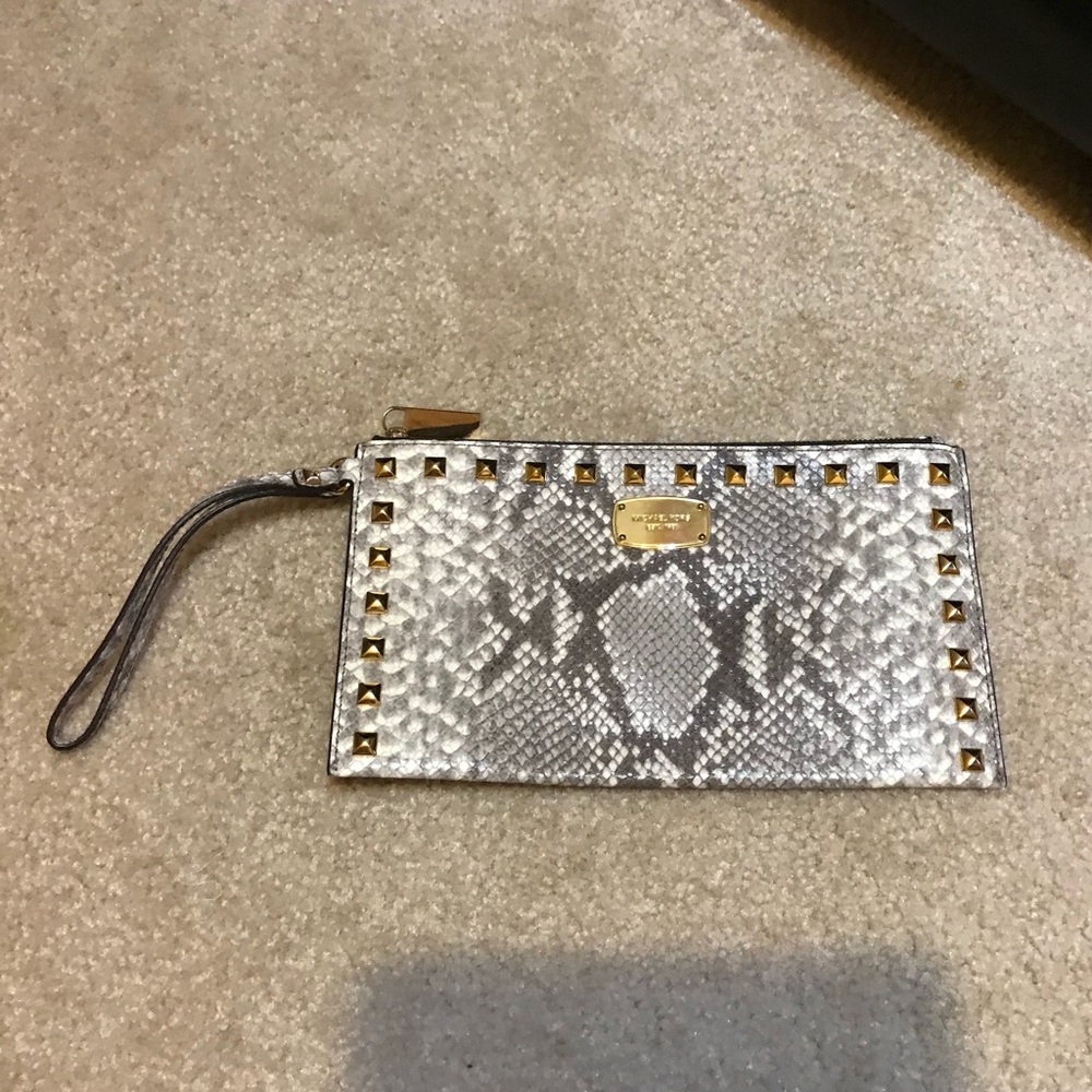 MK - Michael Kors Wristlet